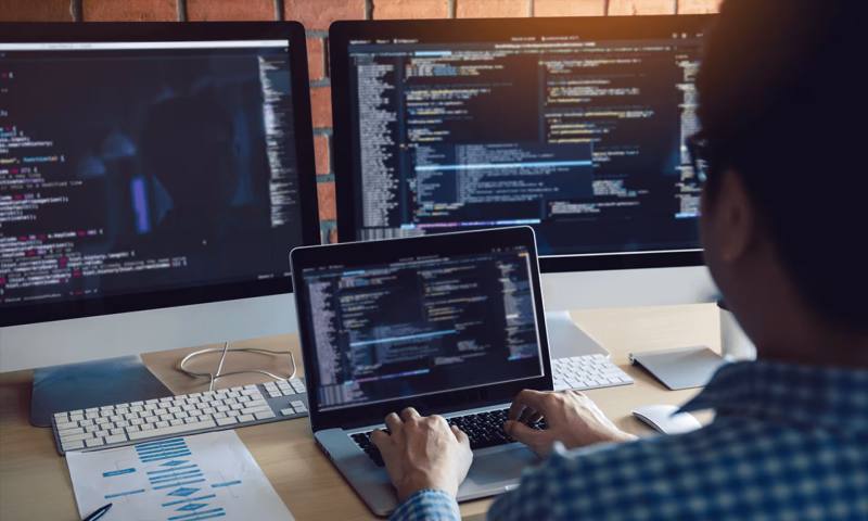 数据科学选型：R与Python如何赋能海城区网站建设？